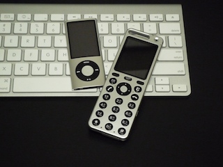 keyboard, talby and iPod nano 5th